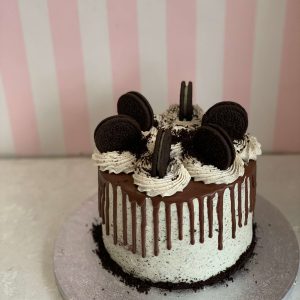 Oreo Drip Cake
